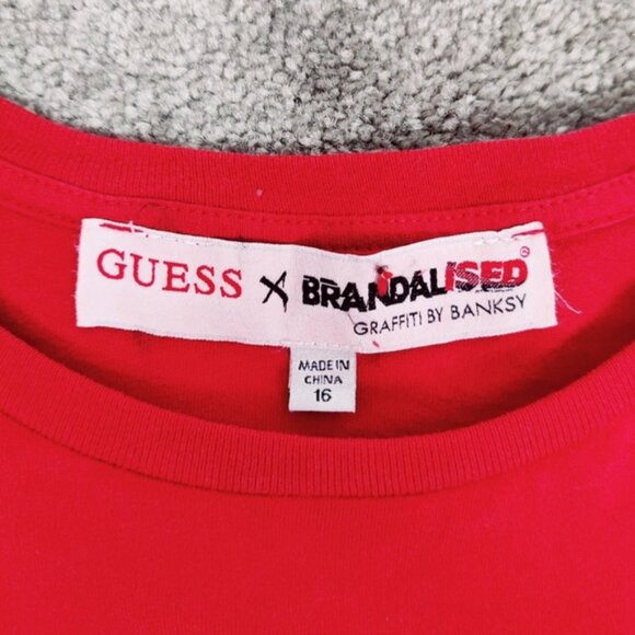 Guess x Brandalised Graffiti Banksy Canceled Dreams Graffiti Tee Sultry Red NEW - Picture 11 of 13